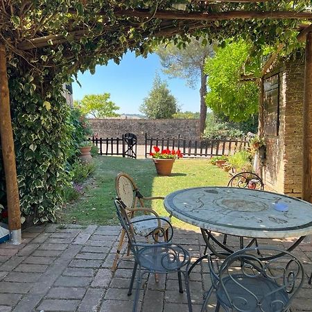דירות קסטלנואובו ברארדנגה Casale Le Querce מראה חיצוני תמונה