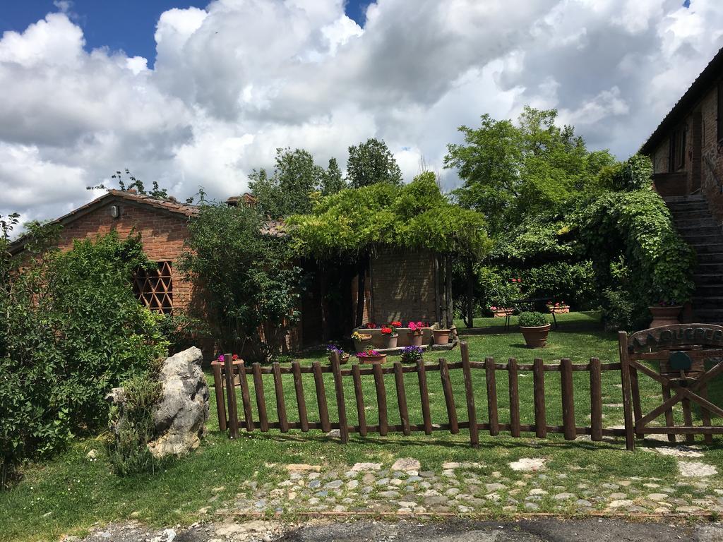 דירות קסטלנואובו ברארדנגה Casale Le Querce מראה חיצוני תמונה